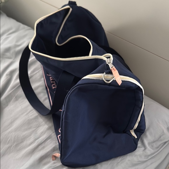 Vineyard Vines Blue and Pink Travel Bag Durable Canvas - Picture 3 of 3